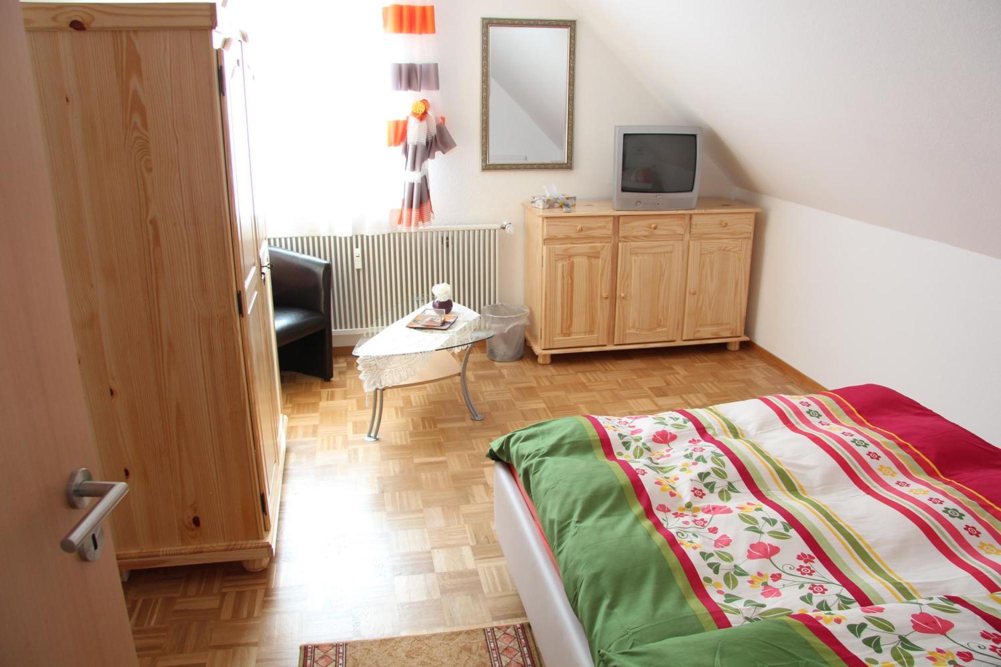 Hotel Am Schloss Neuenstein Room photo