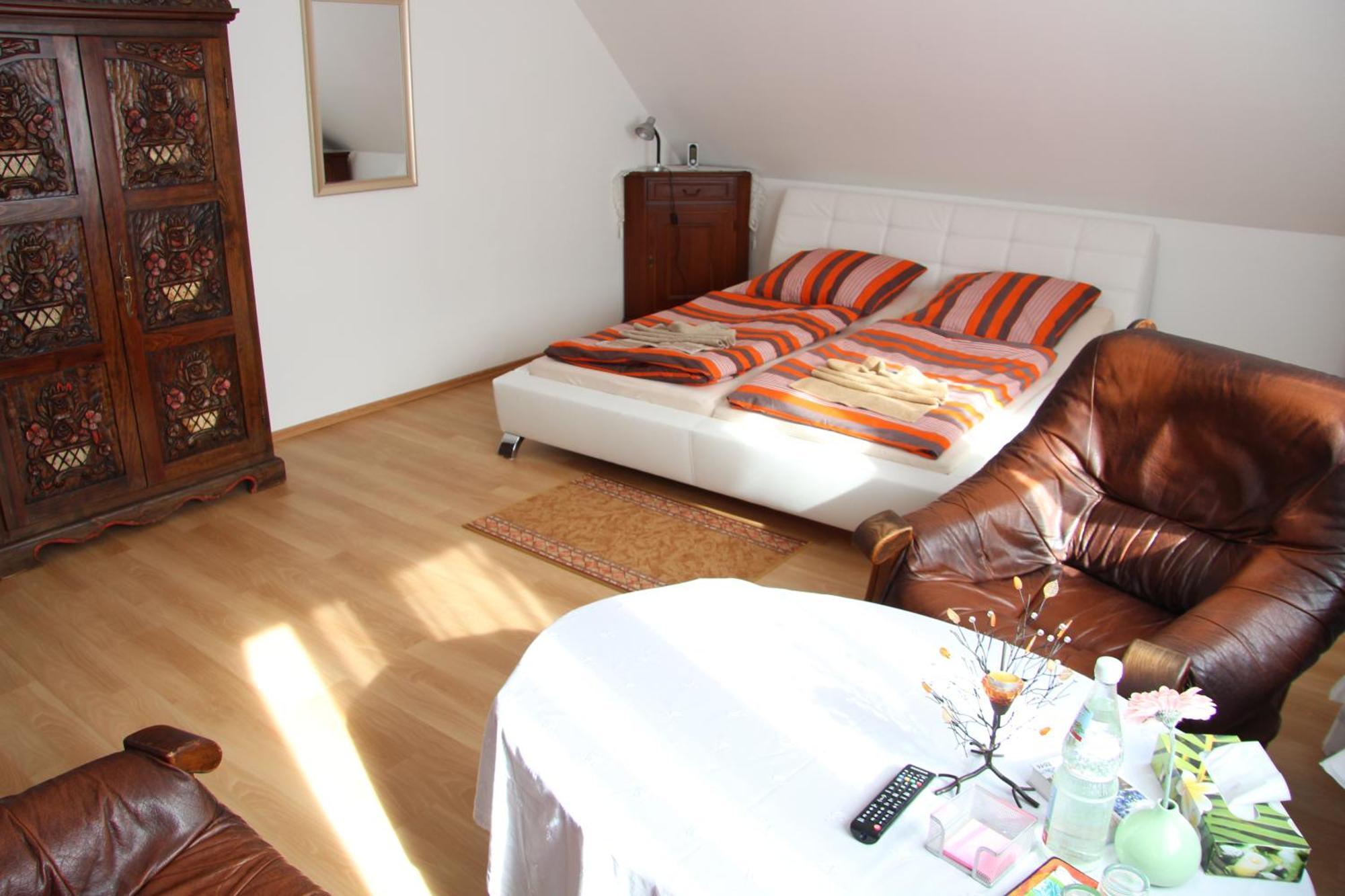 Hotel Am Schloss Neuenstein Room photo