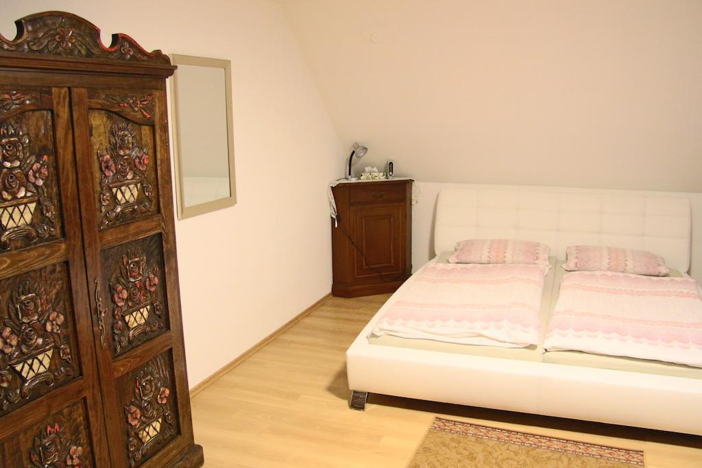 Hotel Am Schloss Neuenstein Room photo